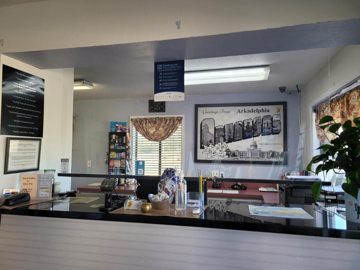 Super 8 By Wyndham Caddo Valley Area Motel