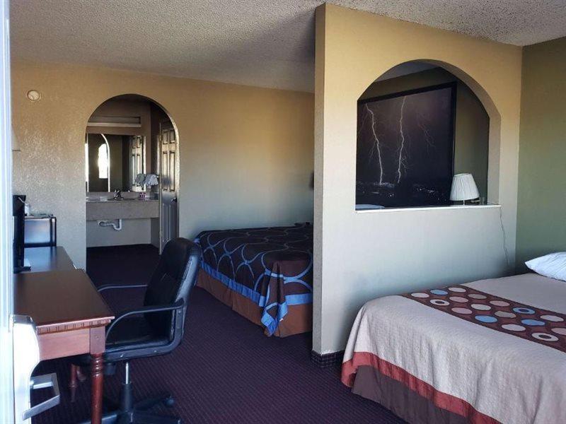 Super 8 By Wyndham Caddo Valley Area Motel 2*