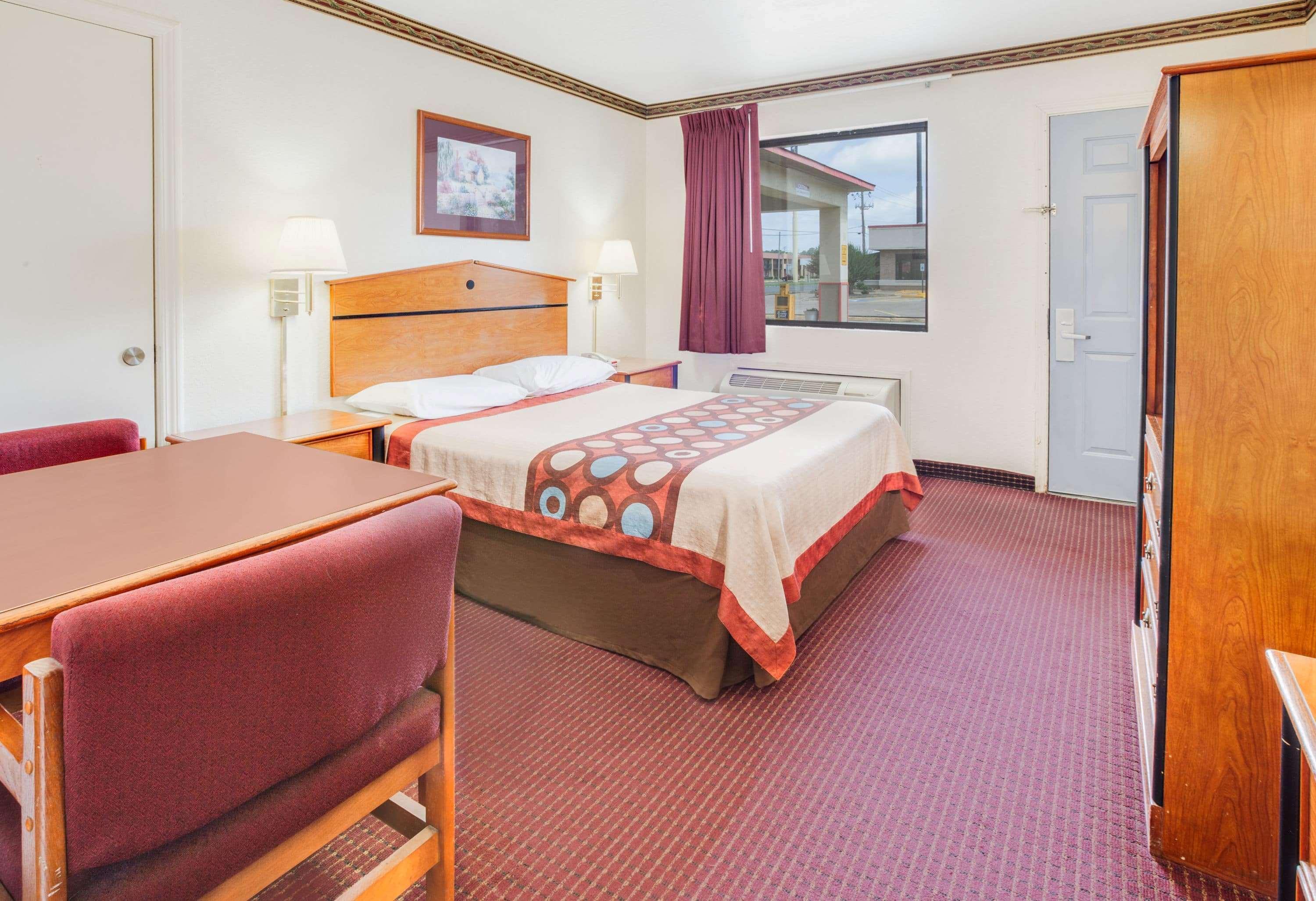 Super 8 By Wyndham Caddo Valley Area Motel