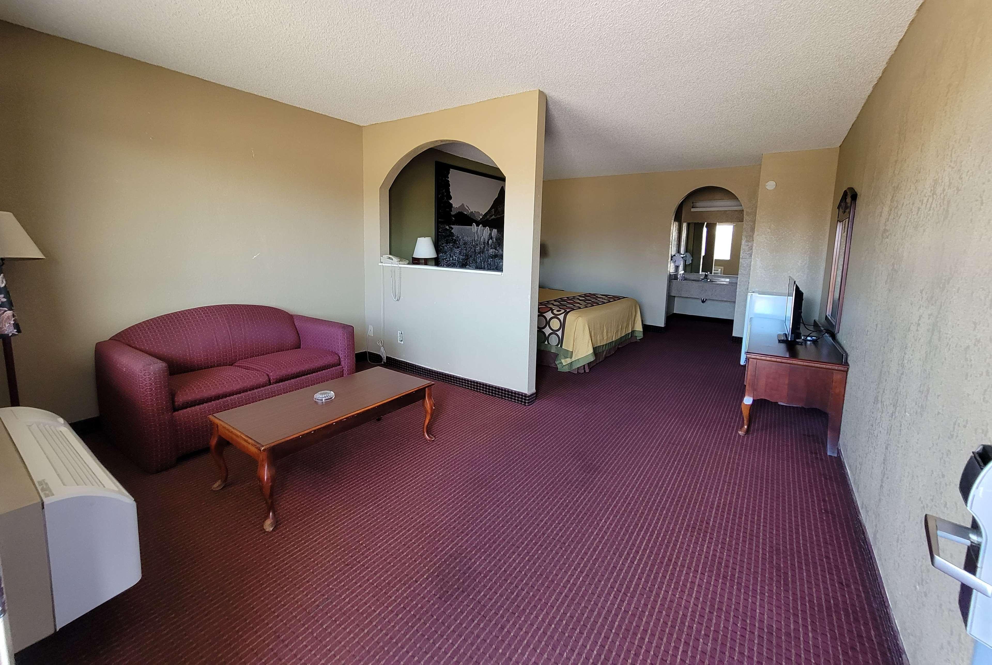 Super 8 By Wyndham Caddo Valley Area Motel