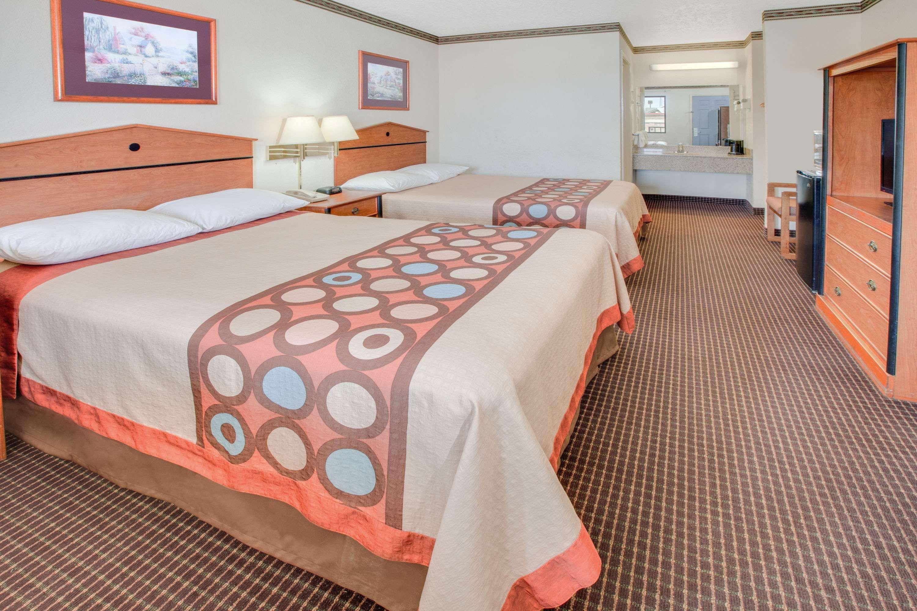 Super 8 By Wyndham Caddo Valley Area 2*
