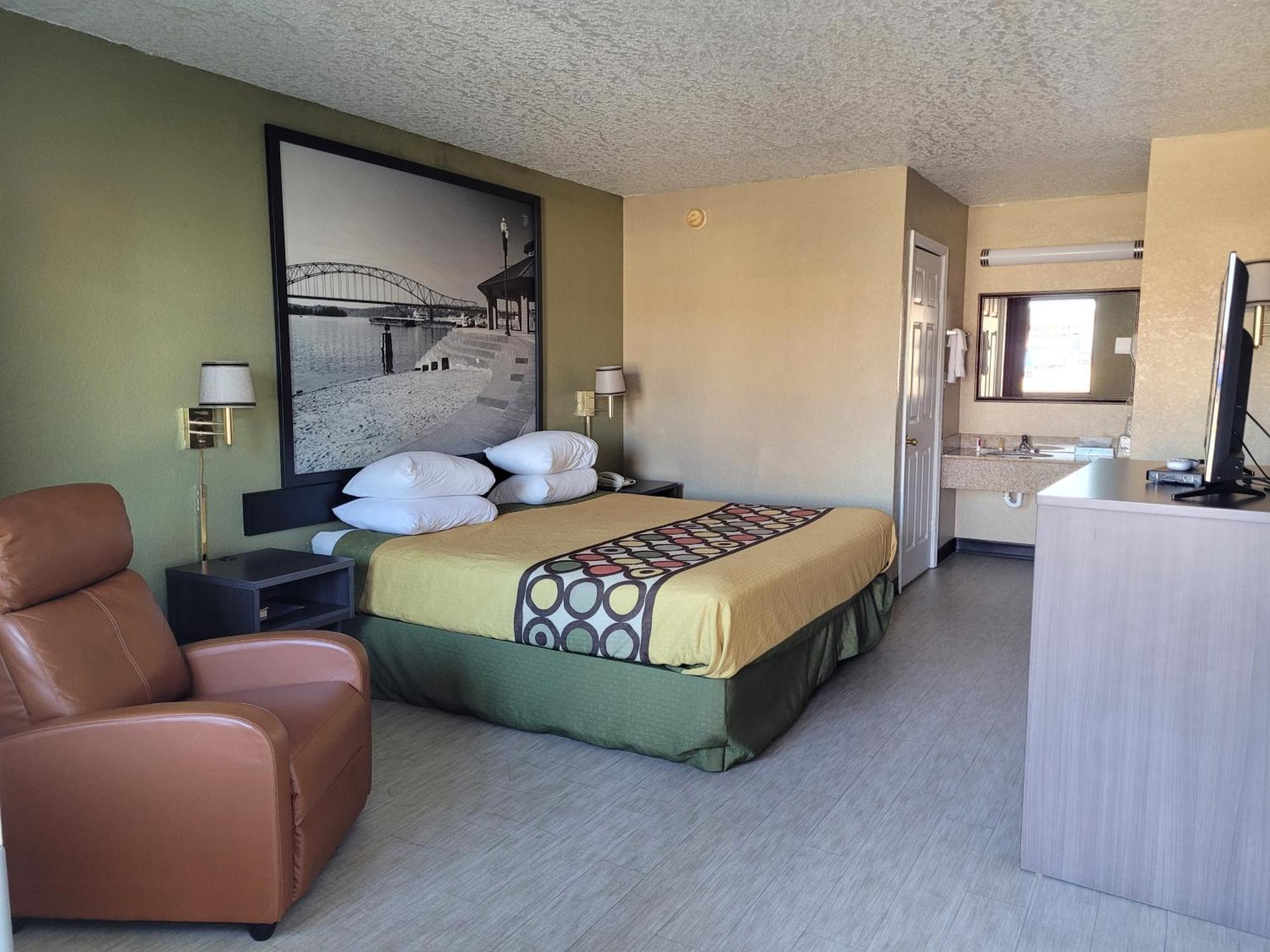 Super 8 By Wyndham Caddo Valley Area Motel