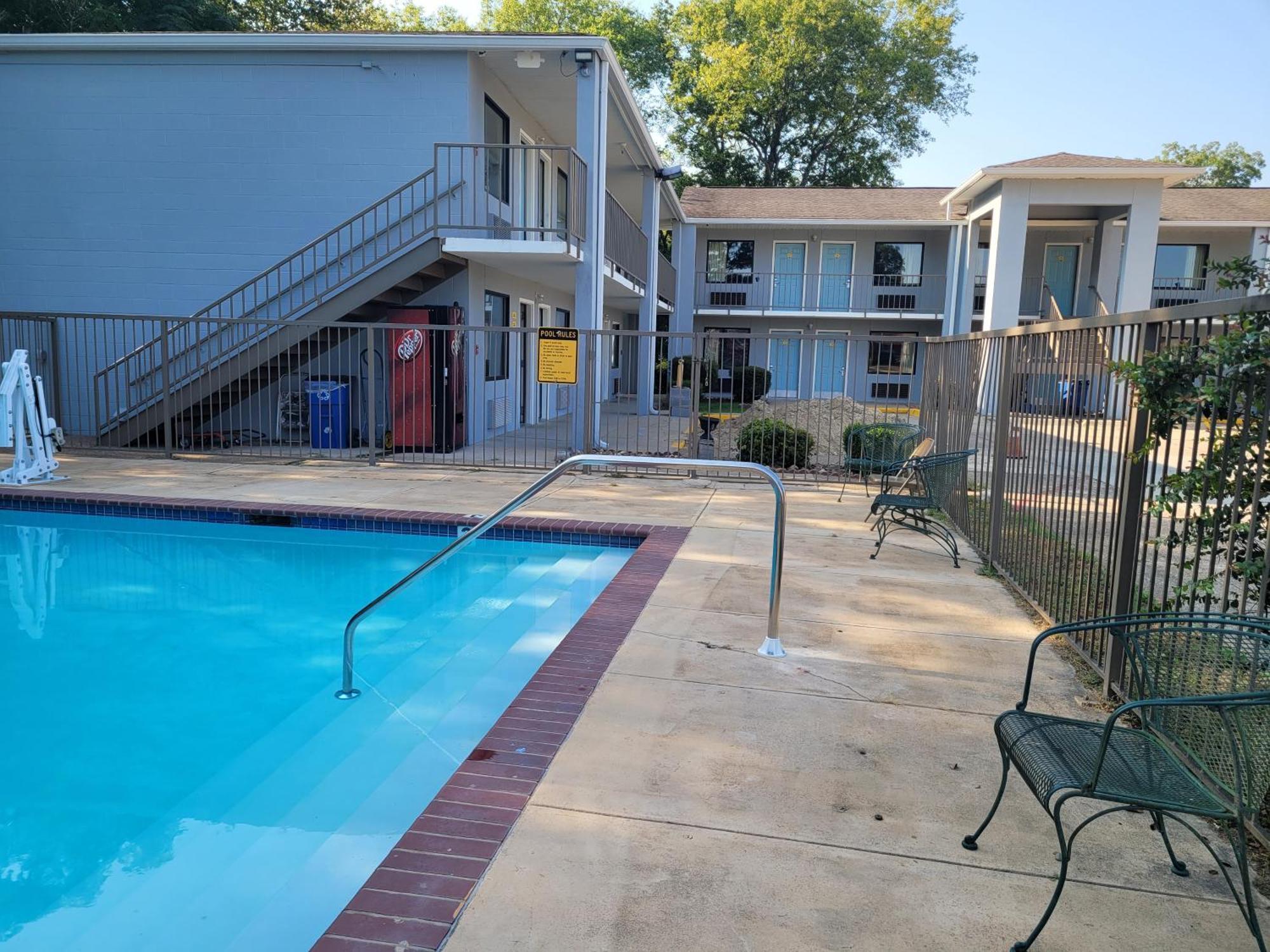 Super 8 By Wyndham Caddo Valley Area Motel 2*