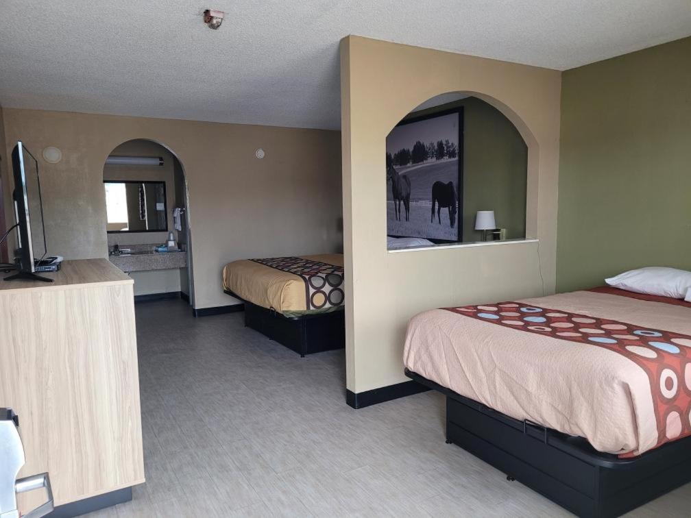 Super 8 By Wyndham Caddo Valley Area