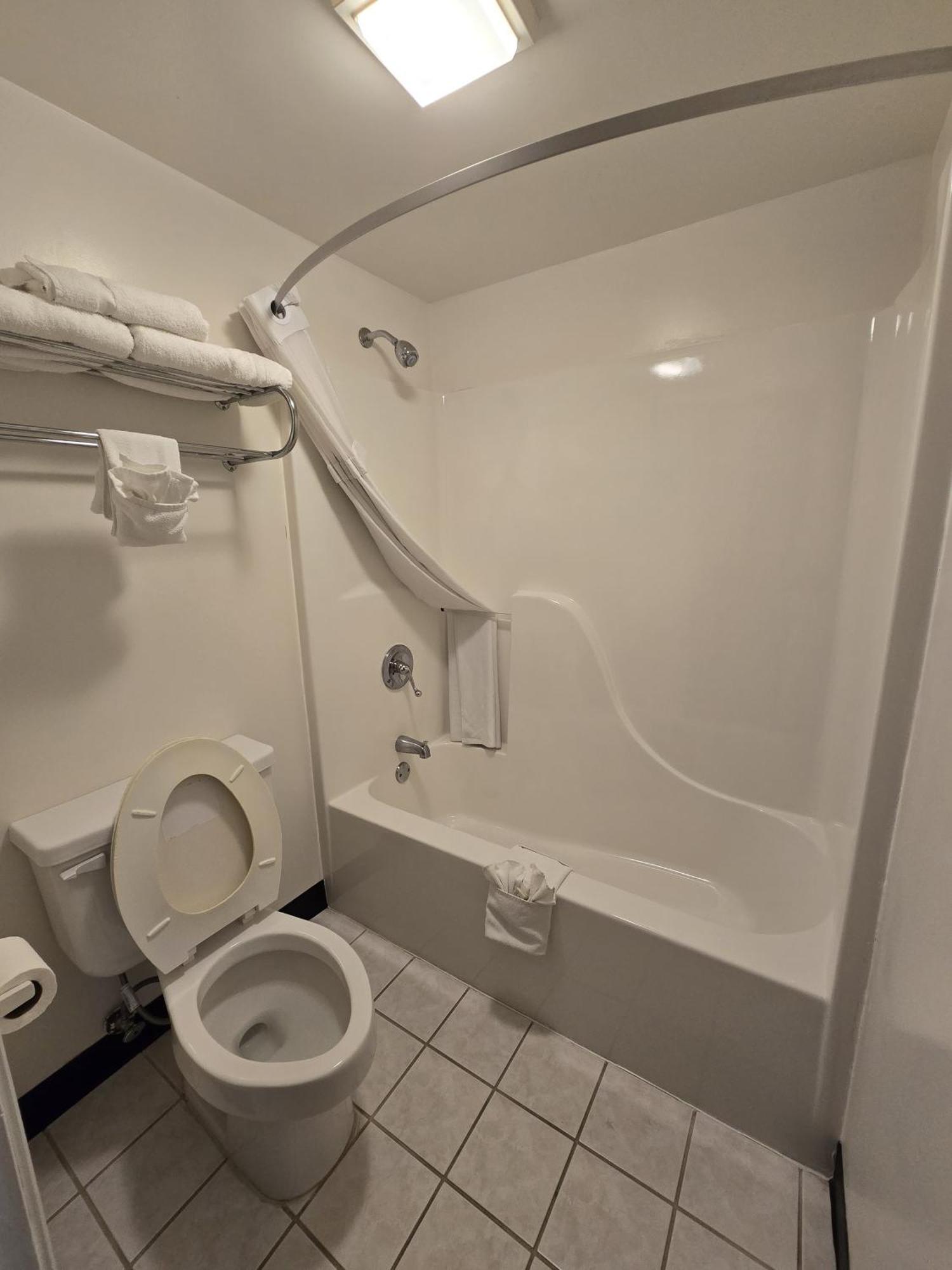 Super 8 By Wyndham Caddo Valley Area Motel 2*