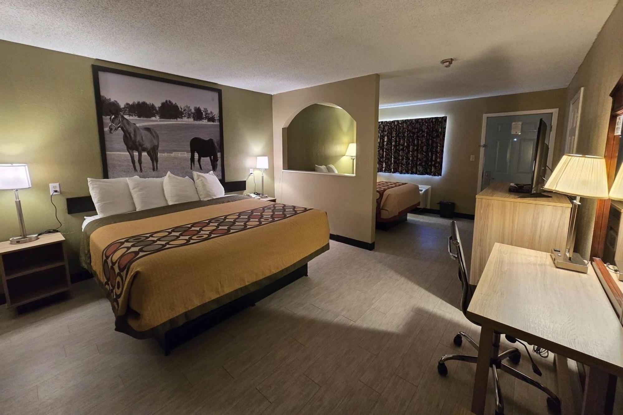 Super 8 By Wyndham Caddo Valley Area Motel