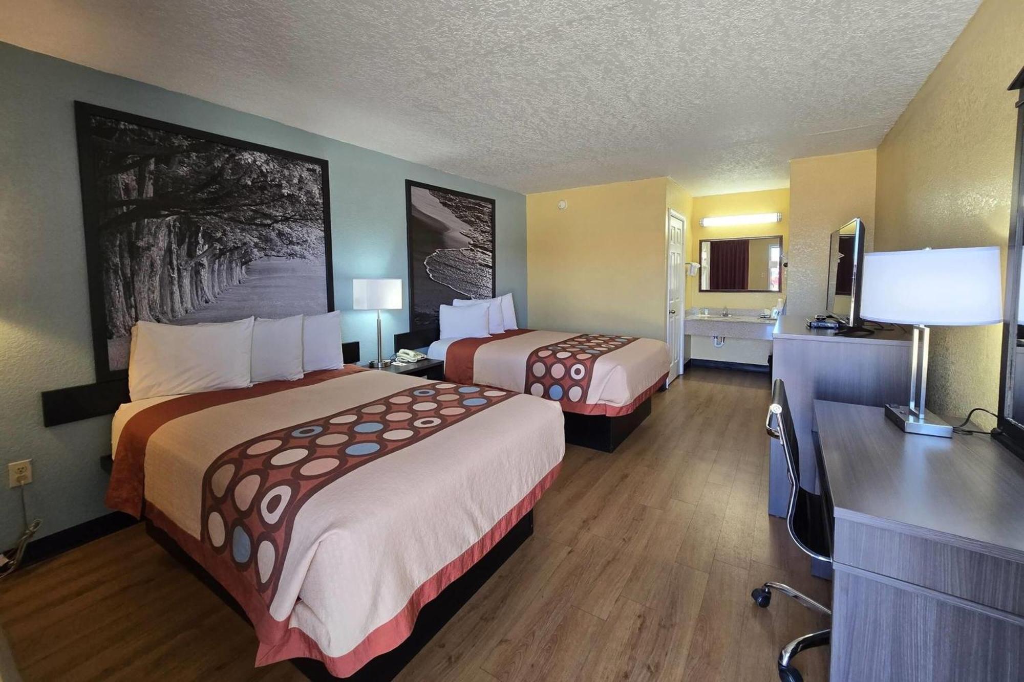 Super 8 By Wyndham Caddo Valley Area 2*